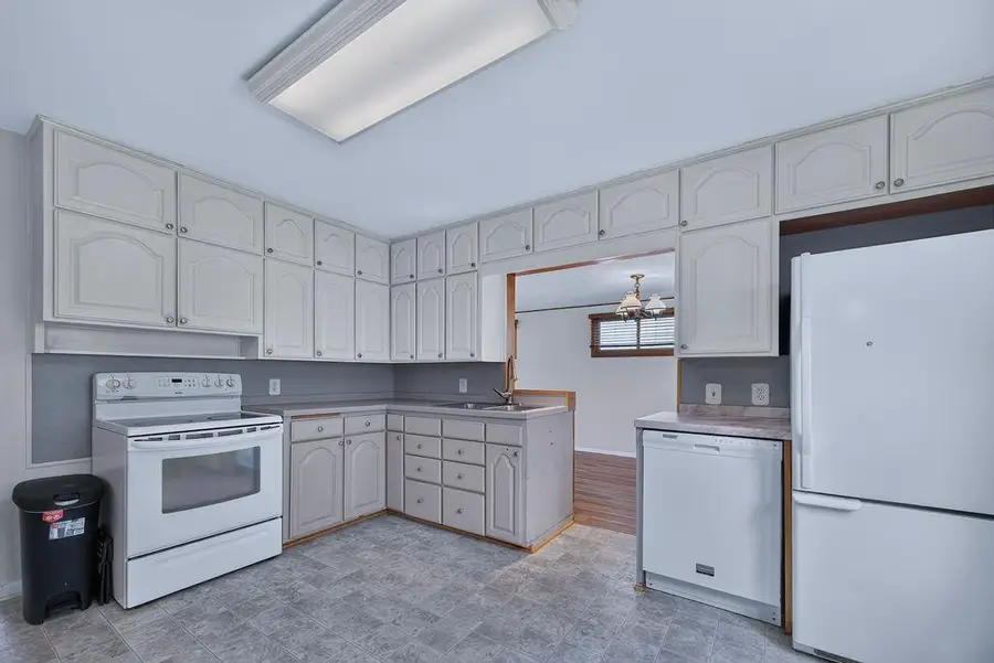 325 South Street W, Caledonia, MN 55921 - #3