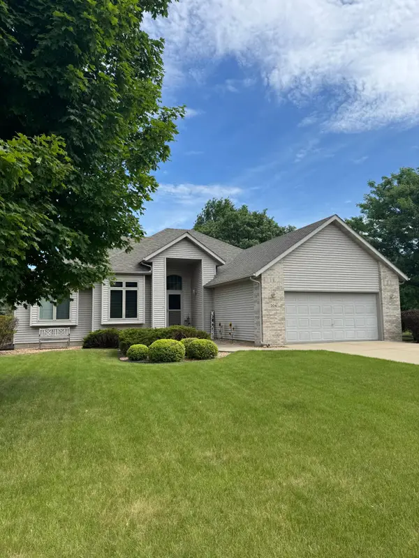 204 Allen Lane, Faribault, MN 55021