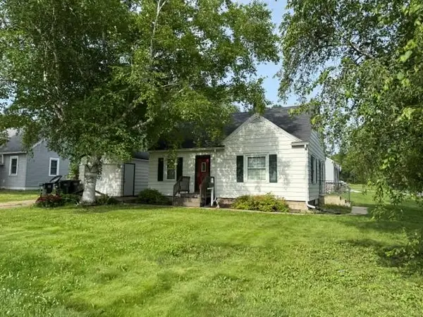 24 Lynn Road Sw, Hutchinson, MN 55350