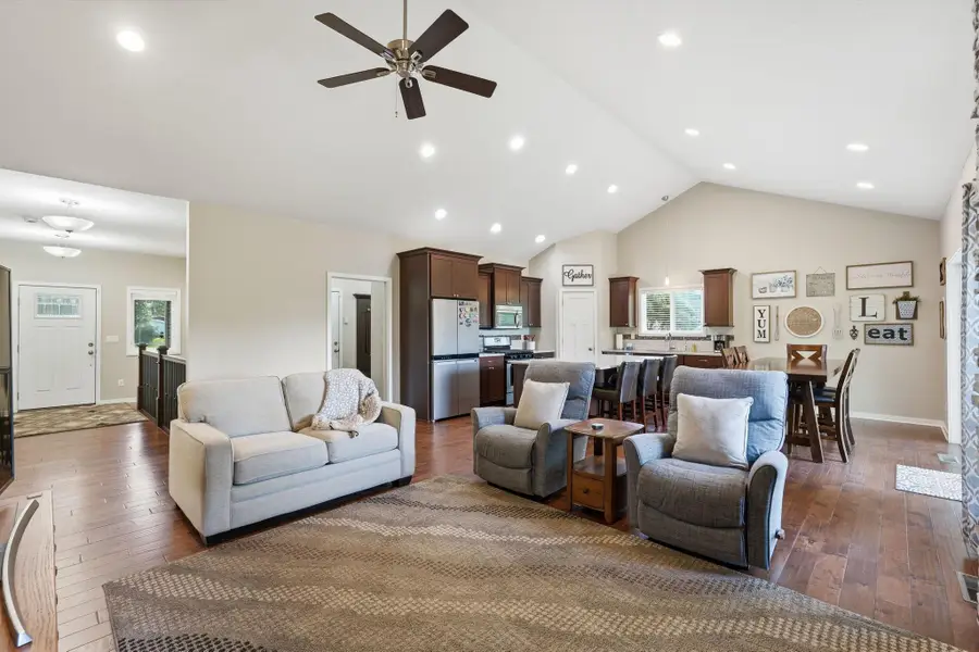 2657 Goodview Avenue N, Oakdale, MN 55128 - #2