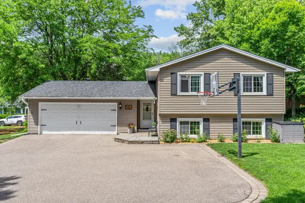 1180 Lake Lucy Road, Chanhassen, MN 55317
