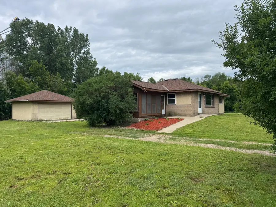 435 W Ottawa Street, Le Center, MN 56057 - #2