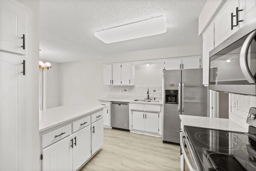 1049 Greenhaven Drive, Vadnais Heights, MN 55127 - #3