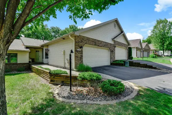 562 Deer Ridge Lane S, Maplewood, MN 55119