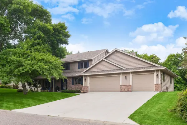 3205 Julian Drive, Chaska, MN 55318