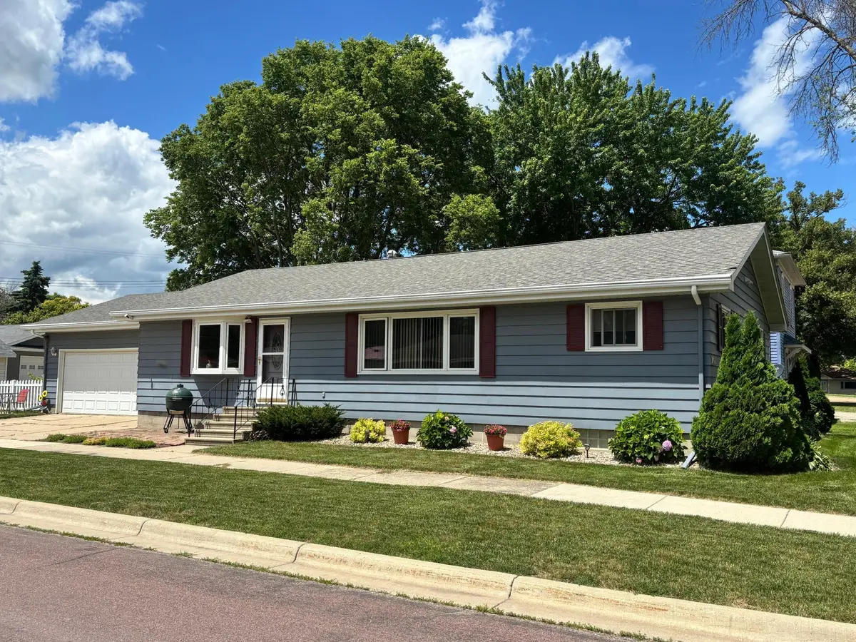 1101 N North Avenue, Fairmont, MN 56031 - #1