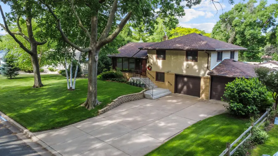 518 12th Avenue Nw, New Brighton, MN 55112 - #3
