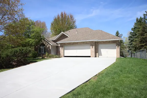 2522 Windsor Lane, Woodbury, MN 55125