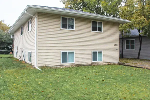 1305 16 1/2 Street S, Fargo, ND 58103
