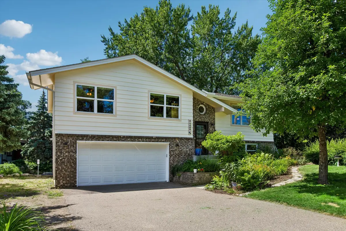 5281 Shore Trail Ne, Prior Lake, MN 55372 - #1