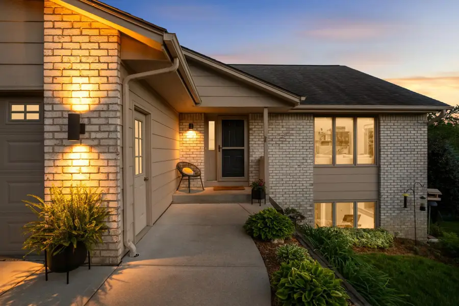 8713 Lakeview Circle, Bloomington, MN 55438 - #3