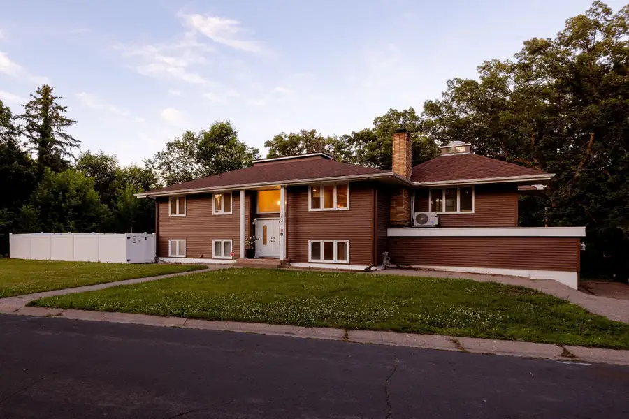 1631 21st Avenue Nw, New Brighton, MN 55112 - #2