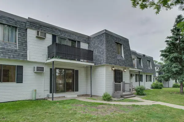 210 35th Avenue N #9, Fargo, ND 58102