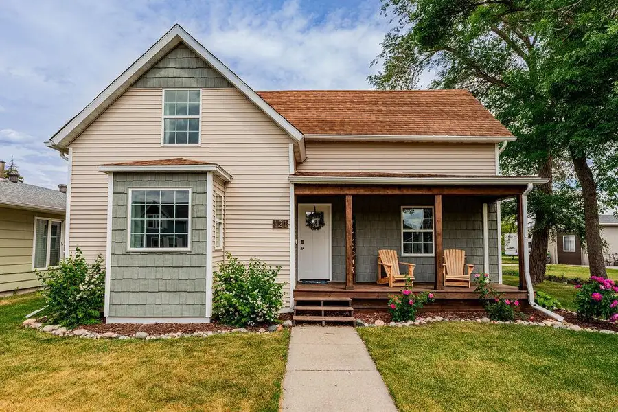 121 5th Avenue N, Casselton, ND 58012 - #2
