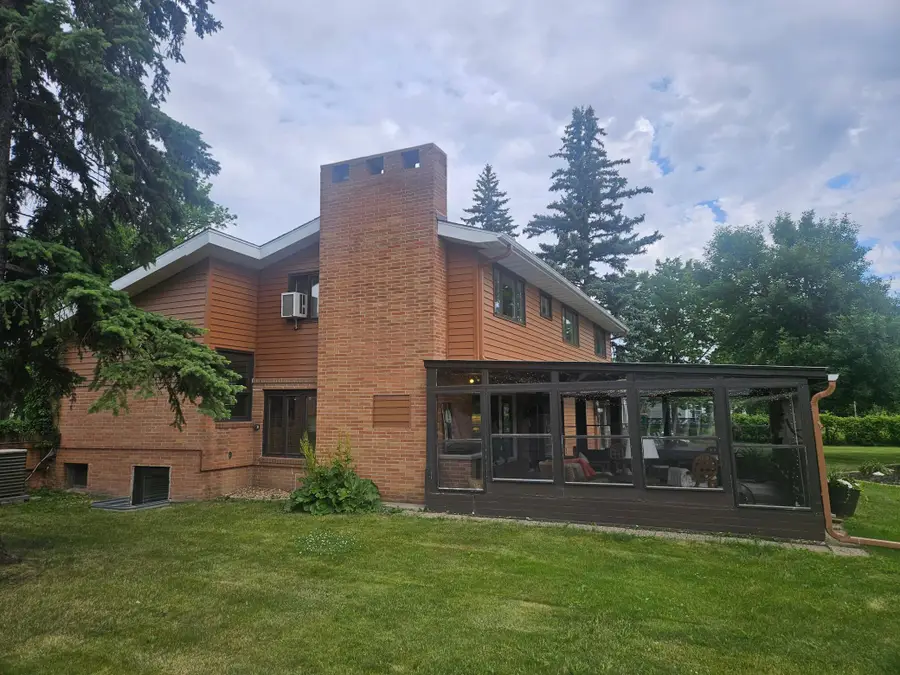 1310 4th Street N, Wahpeton, ND 58075 - #3