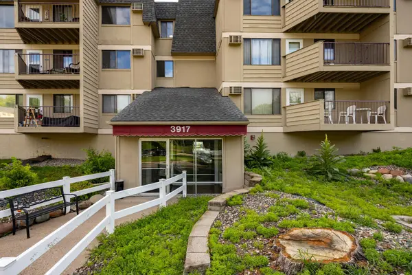 3917 Heritage Hills Drive #102, Bloomington, MN 55437