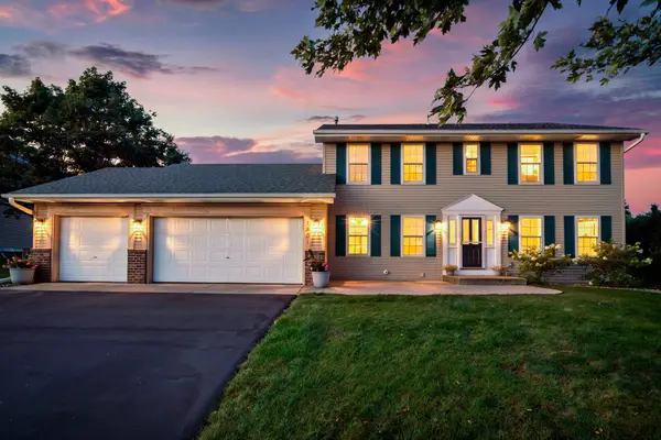 1801 Valley Ridge Trail S, Chanhassen, MN 55317