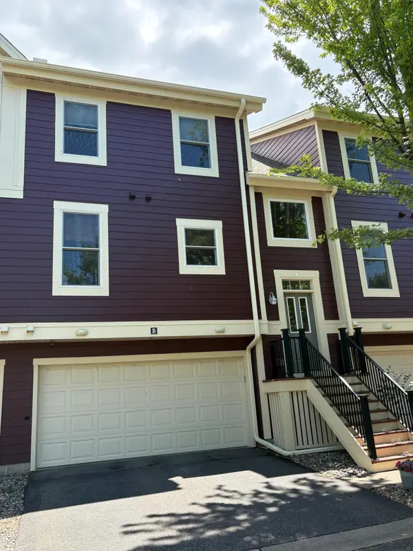 10736 Falling Water Lane #B, Woodbury, MN 55129