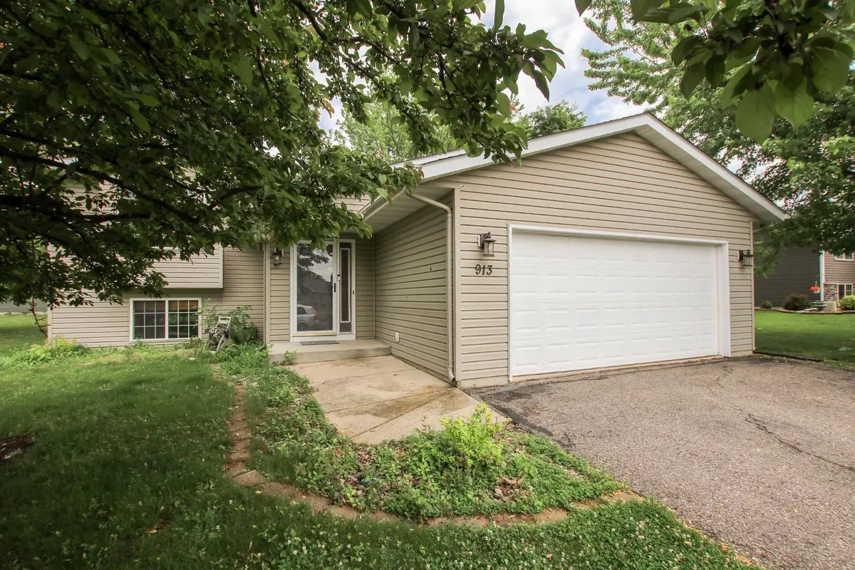 913 Carolina Parkway Nw, Hutchinson, MN 55350 - #1