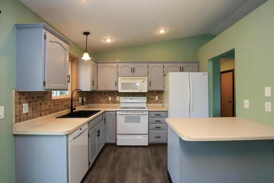 913 Carolina Parkway Nw, Hutchinson, MN 55350 - #2