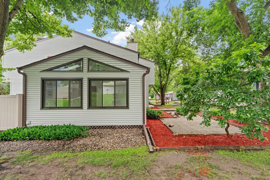 6383 Saint Johns Drive, Eden Prairie, MN 55346 - #3