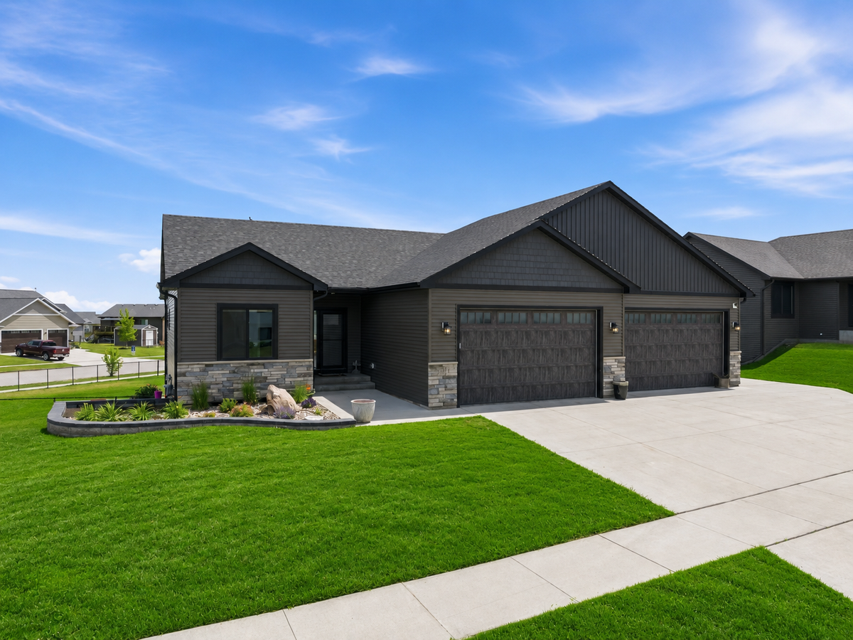 727 Towne Drive Ne, Byron, MN 55920 - #1