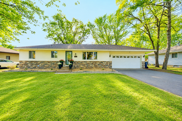 16515 Flagstaff Avenue W, Rosemount, MN 55068