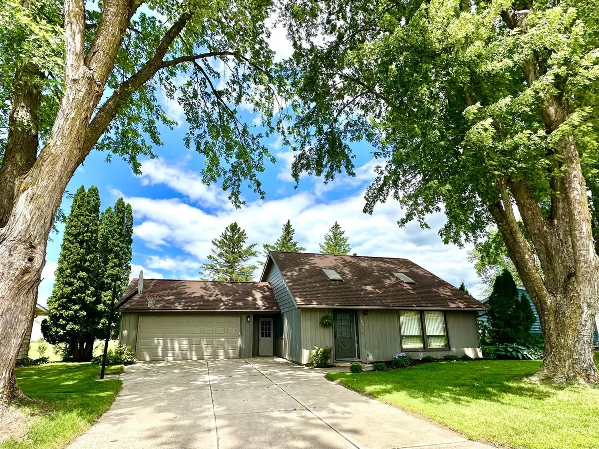 506 Lincoln Street Nw, Adams, MN 55909 - #1