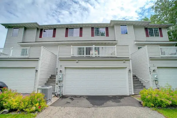 4793 Grenwich Road N, Oakdale, MN 55128