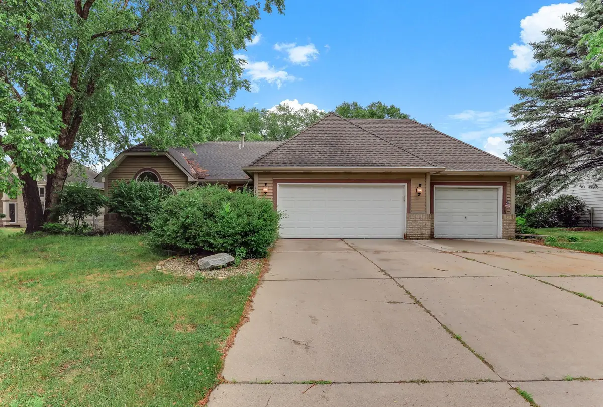 2287 Snowshoe Lane E, Maplewood, MN 55119 - #1