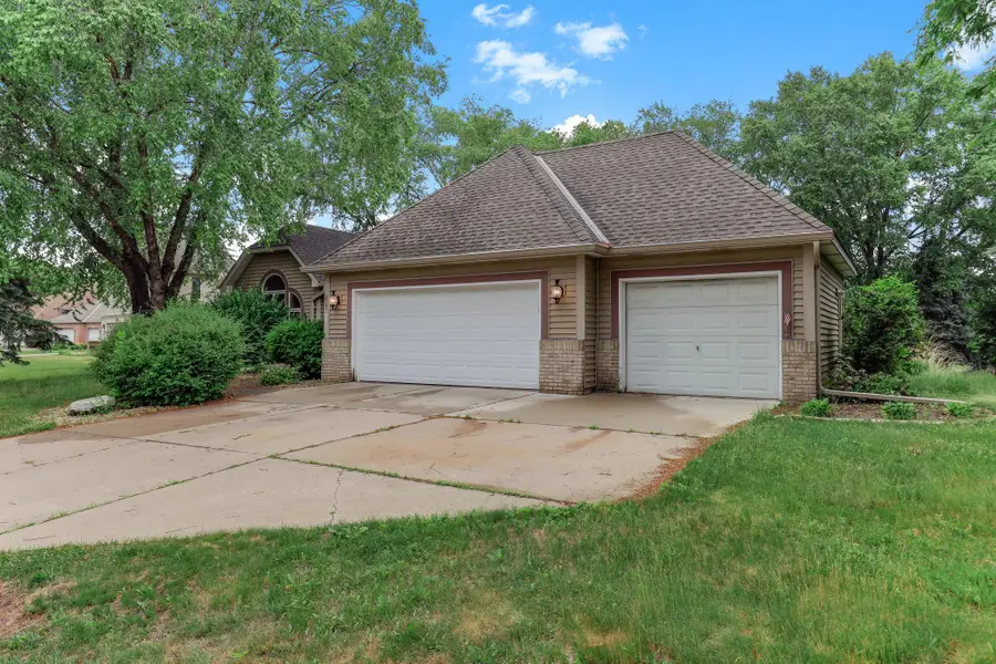 2287 Snowshoe Lane E, Maplewood, MN 55119 - #2