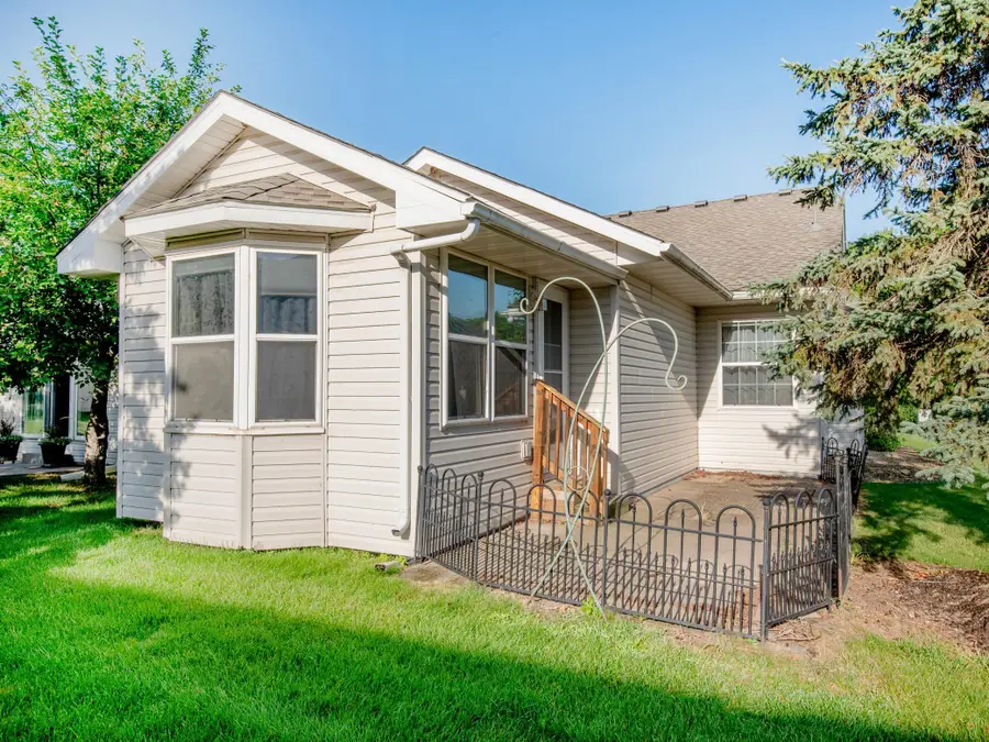 2144 Albemarle Court N, Roseville, MN 55113 - #2