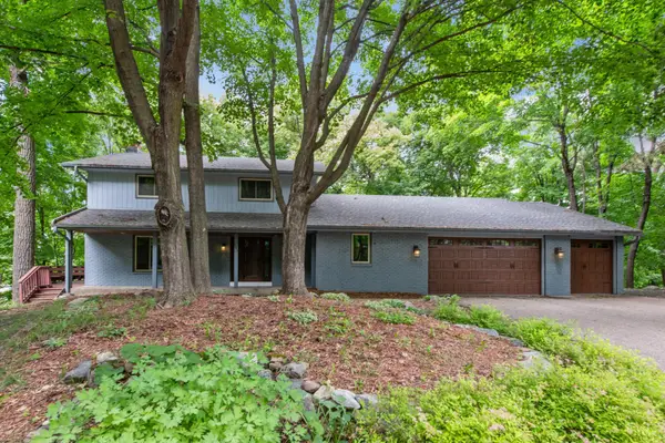 151 Choctaw Circle, Chanhassen, MN 55317
