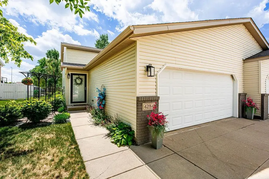 4284 39 1/2 Avenue S, Fargo, ND 58104 - #2