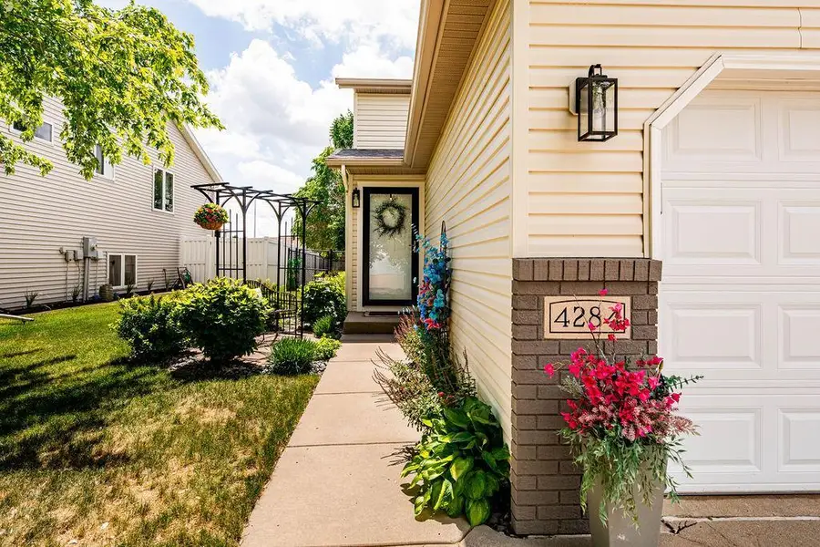 4284 39 1/2 Avenue S, Fargo, ND 58104 - #3