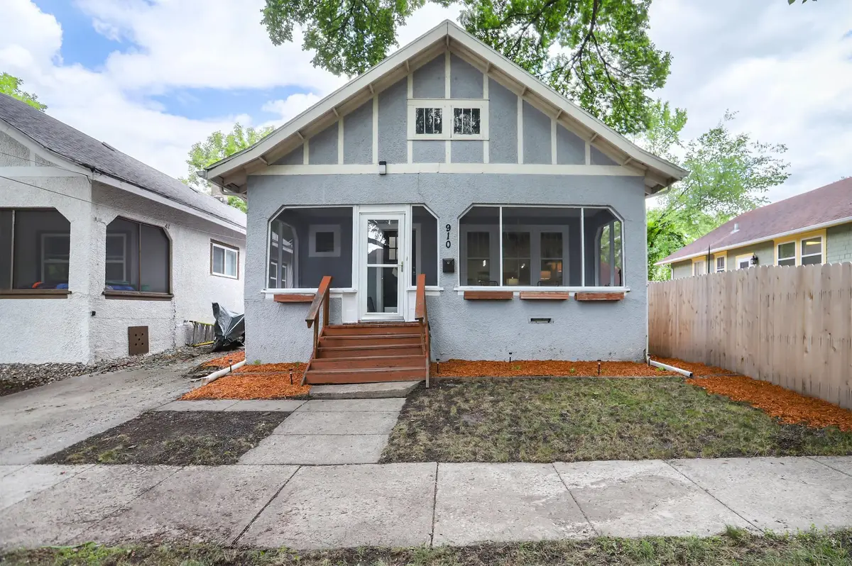 910 11th Street S, Fargo, ND 58103 - #1
