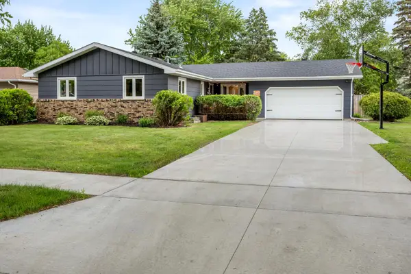 2849 Hickory Street N, Fargo, ND 58102