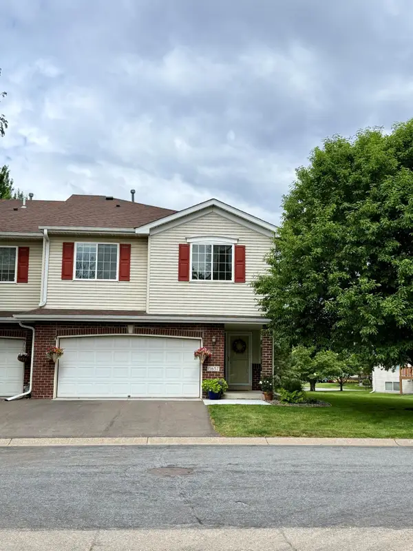 15657 Chasewood Court, Rosemount, MN 55068