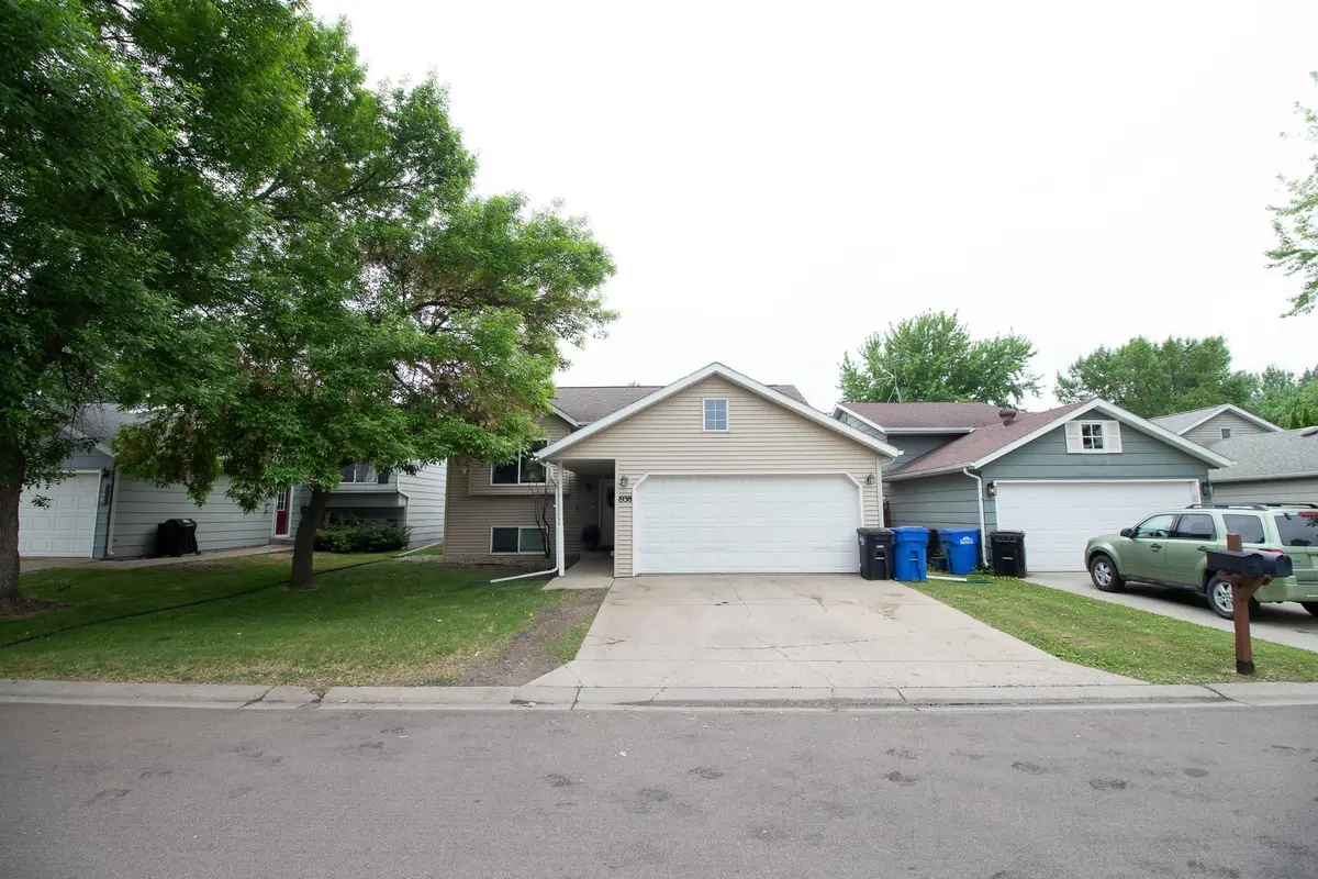 1938 53rd Avenue S, Fargo, ND 58104 - #1