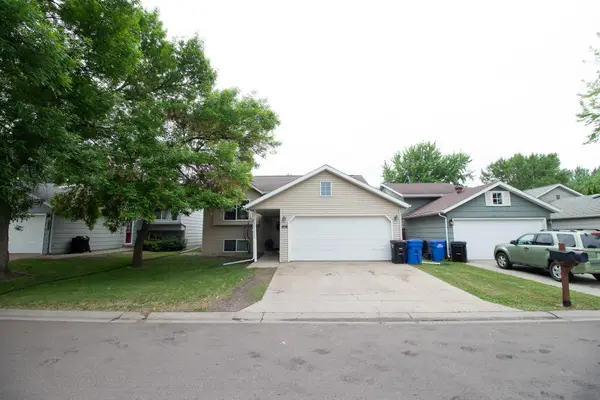 1938 53rd Avenue S, Fargo, ND 58104