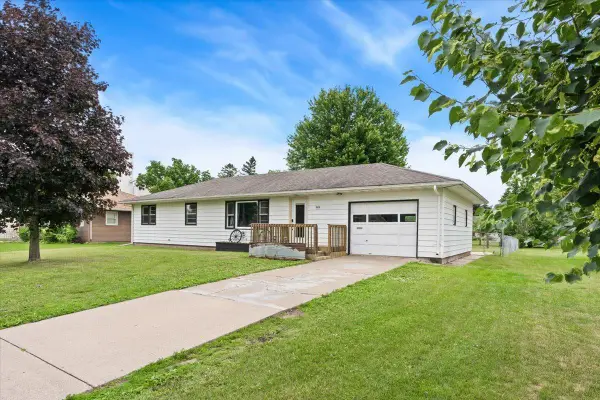 1009 W Center Street, Lake City, MN 55041