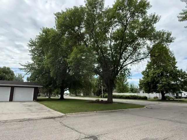 1419 Westmore Avenue, Wahpeton, ND 58075 - #3
