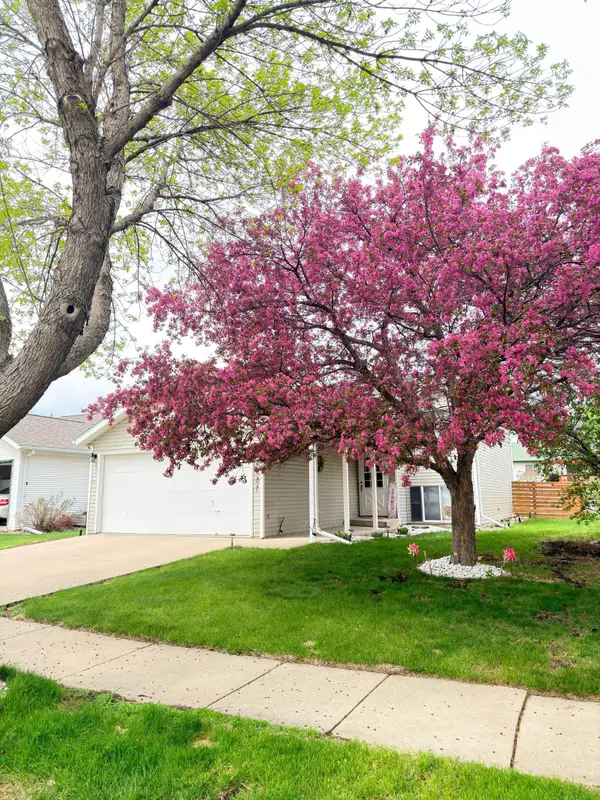 2927 35th Avenue S, Fargo, ND 58104
