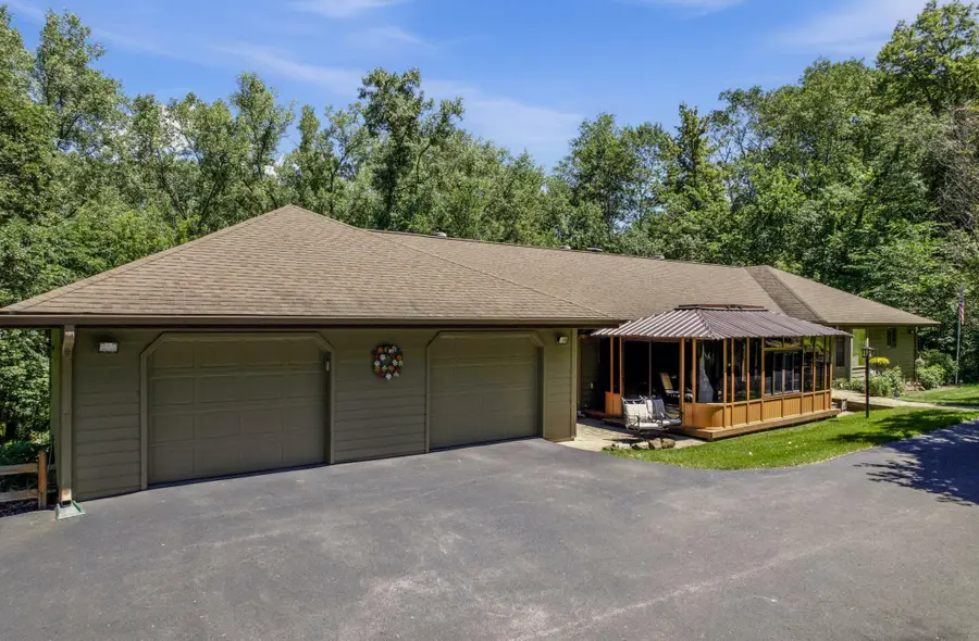 47060 Queens Cove Circle, La Crescent, MN 55947 - #2