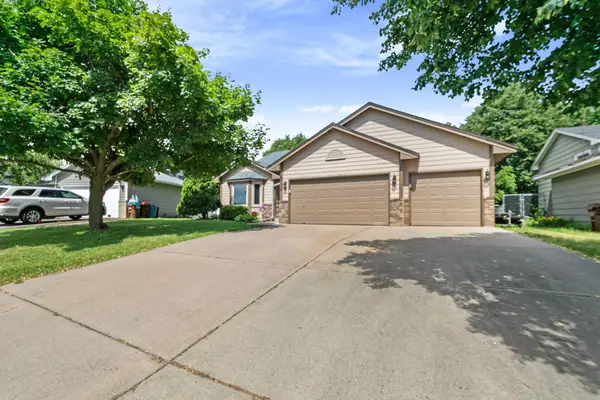 4712 Heather Ridge Road N, Oakdale, MN 55128