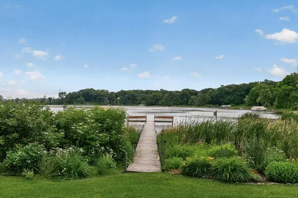 1285 Black Oaks Court N, Plymouth, MN 55447