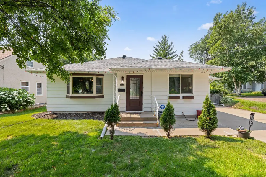 2812 30th Avenue Ne, Saint Anthony, MN 55418 - #2