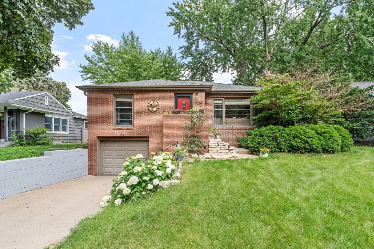 1124 Rhode Island Avenue N, Golden Valley, MN 55427 - #1
