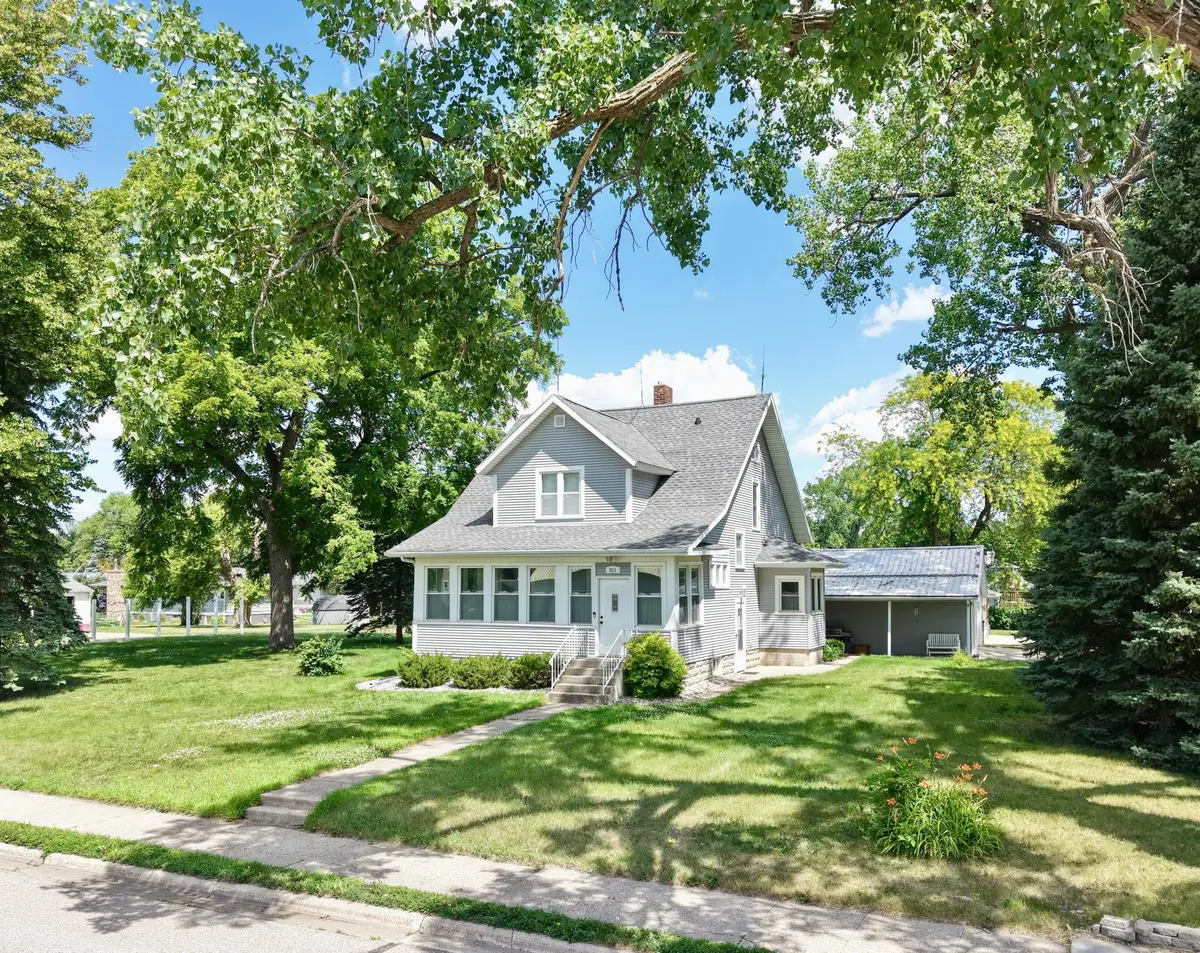 821 10th Avenue N, Saint James, MN 56081 - #1