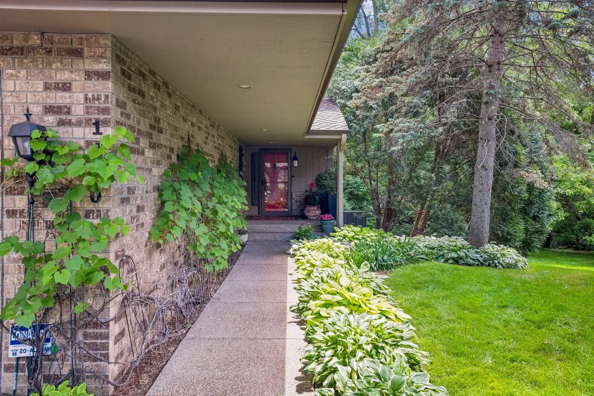 1140 Hollybrook Drive, Wayzata, MN 55391 - #1